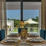 Villa Johnny's White Luxury *