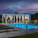 Villa Johnny's White Luxury
