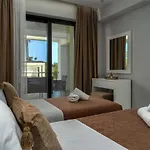 Johnny's White Luxury * Tsilivi (Zakynthos)