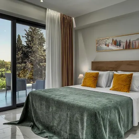 Vila Johnny's White Luxury