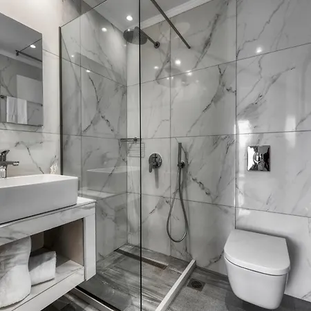 Johnny's White Luxury Vila *