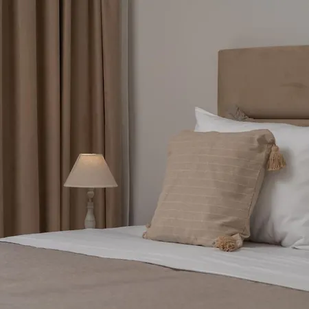 Vila Johnny's White Luxury