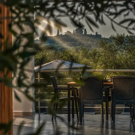 Johnny's White Luxury Tsilivi (Zakynthos)