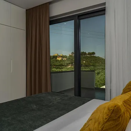 Johnny's White Luxury Willa