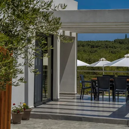 Johnny's White Luxury Willa *