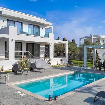 Villa Johnny's White Luxury *