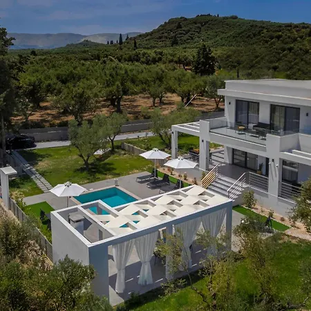 Johnny's White Luxury * Tsilivi (Zakynthos)