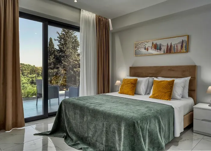Villa Johnny's White Luxury