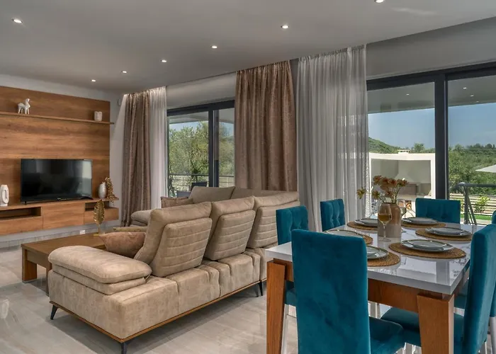 Villa Johnny's White Luxury *