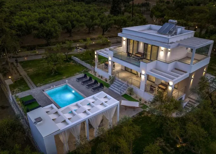 Villa Johnny's White Luxury