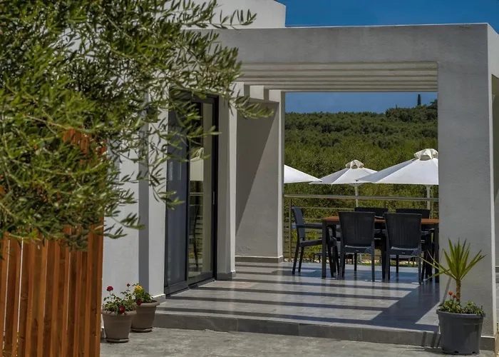 Johnny's White Luxury Villa *