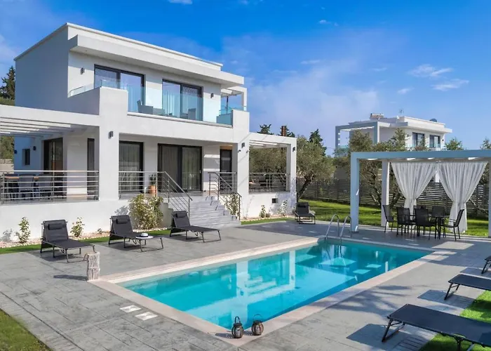 Villa Johnny's White Luxury *